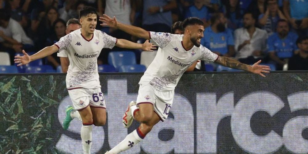 Napoli đối đầu Fiorentina